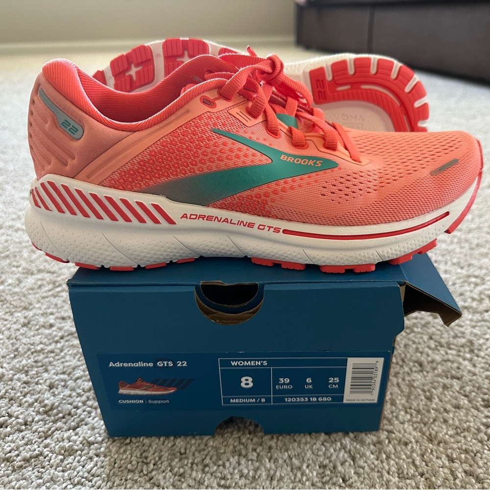 Brooks Women’s Adrenaline GTS 22 Size 8 - New